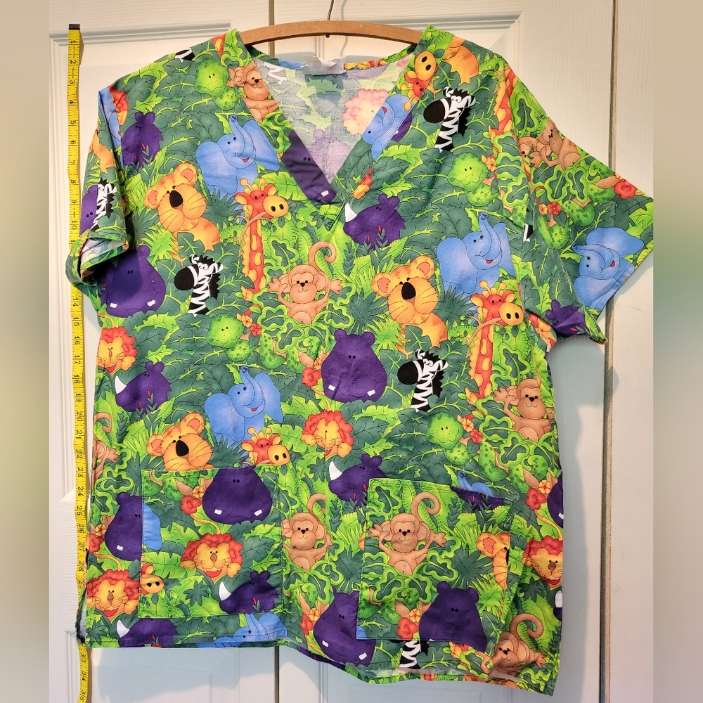 Jungle critters, v neck, 2 pocket scrub top by Life, size XL.